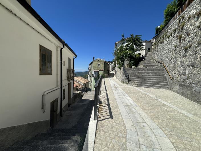 Image No.32-2 Bed Townhouse for sale