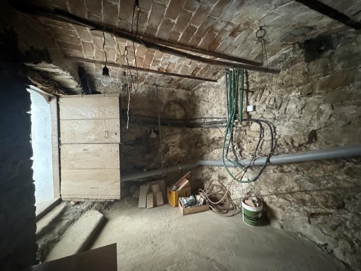 Image No.23-2 Bed Townhouse for sale