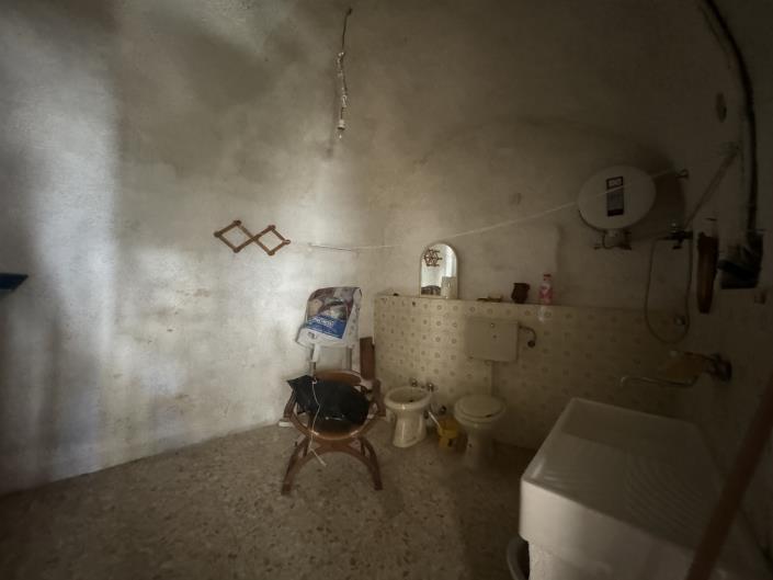 Image No.29-2 Bed Townhouse for sale