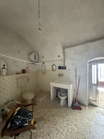 Image No.26-2 Bed Townhouse for sale