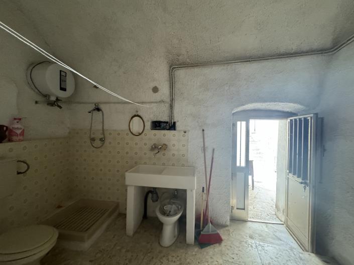 Image No.27-2 Bed Townhouse for sale