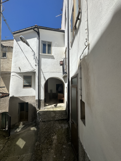 Image No.36-2 Bed Townhouse for sale