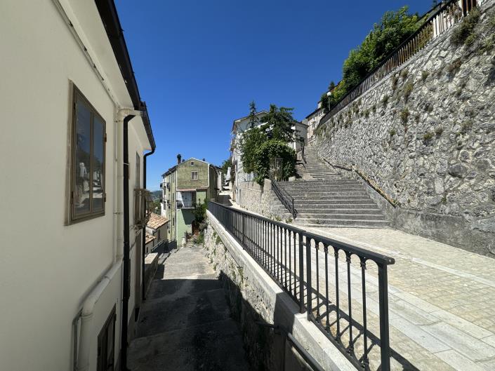 Image No.41-2 Bed Townhouse for sale