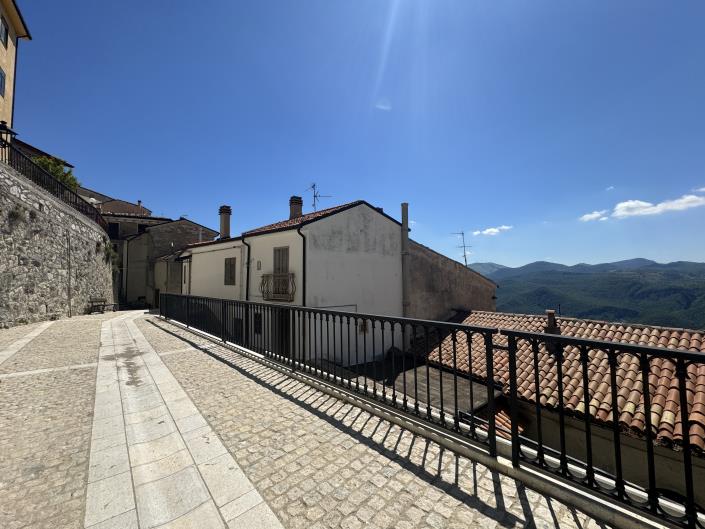 Image No.48-2 Bed Townhouse for sale