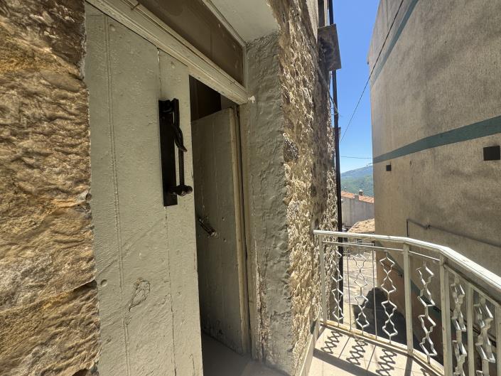 Image No.6-2 Bed Townhouse for sale
