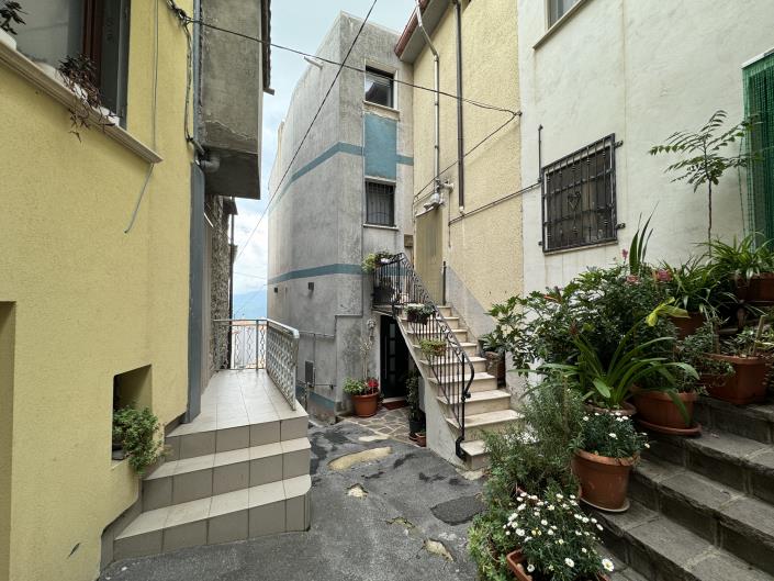 Image No.51-1 Bed Townhouse for sale