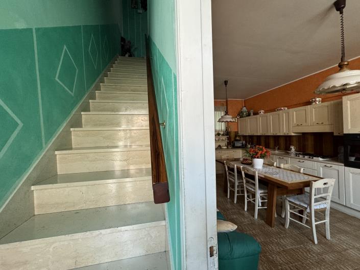 Image No.8-3 Bed Townhouse for sale