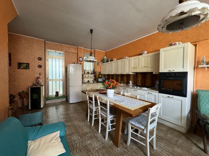 Image No.5-3 Bed Townhouse for sale