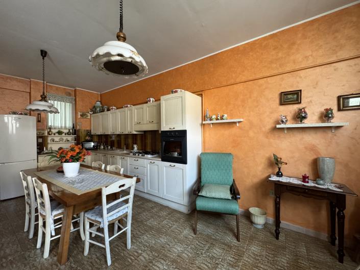 Image No.7-3 Bed Townhouse for sale