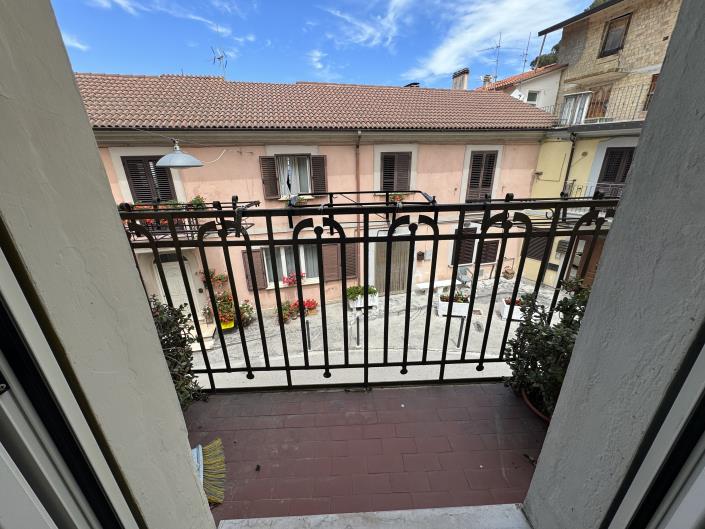 Image No.18-3 Bed Townhouse for sale