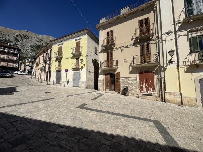 Image No.5-4 Bed Townhouse for sale