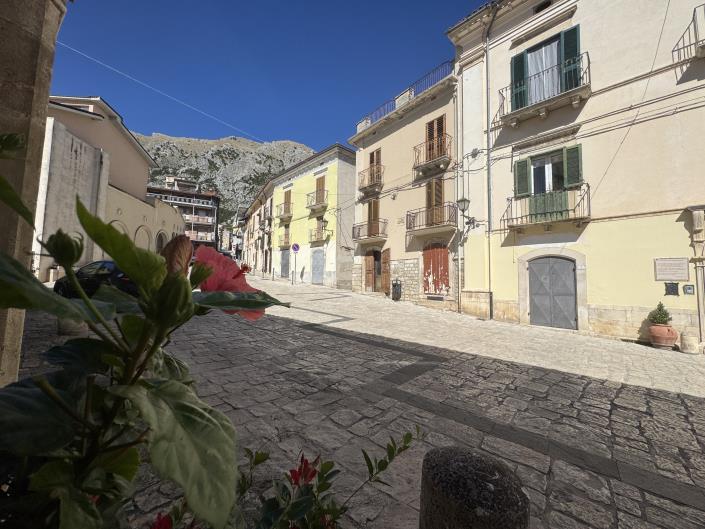 Image No.2-4 Bed Townhouse for sale