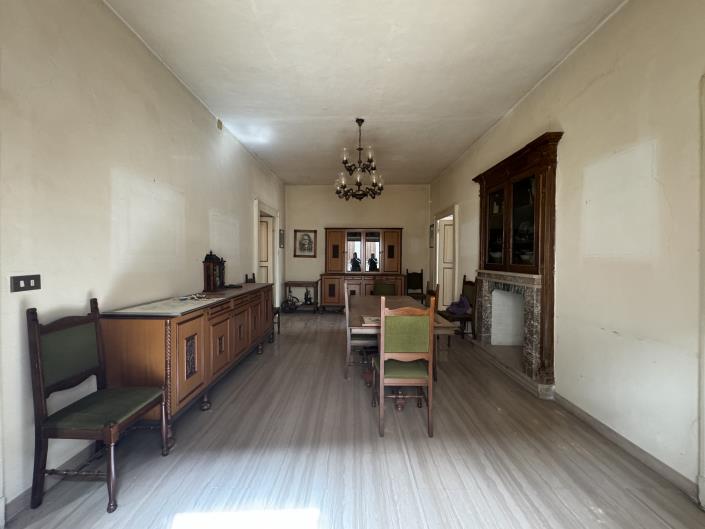 Image No.13-4 Bed Townhouse for sale