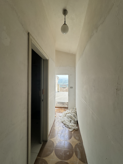 Image No.32-4 Bed Townhouse for sale