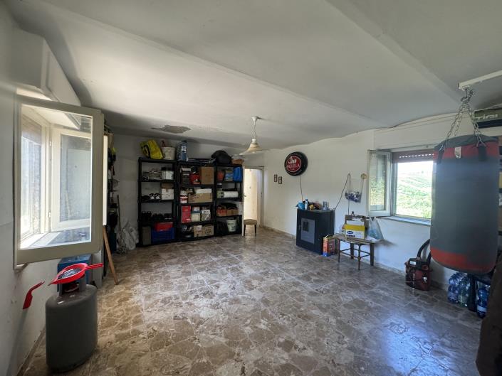 Image No.12-3 Bed Farmhouse for sale