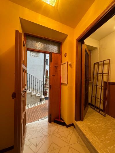 Image No.9-2 Bed Townhouse for sale