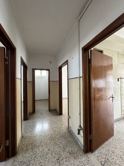 Image No.14-4 Bed Townhouse for sale