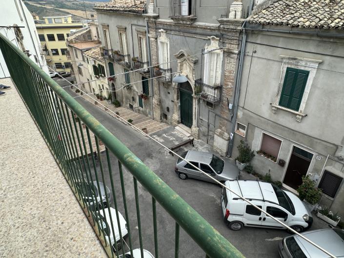 Image No.32-4 Bed Townhouse for sale