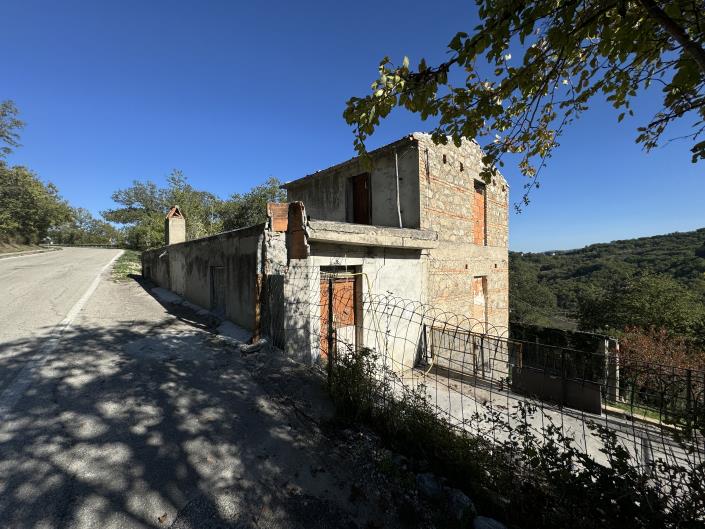 Image No.5-2 Bed House for sale