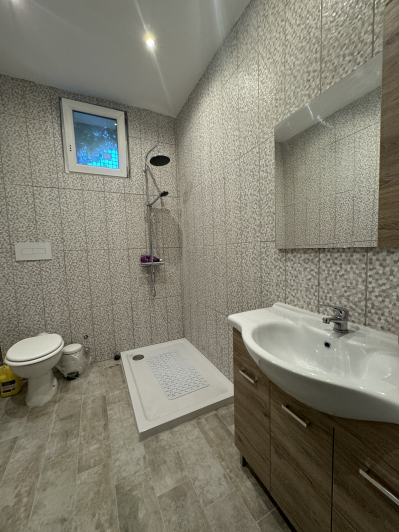 Image No.9-2 Bed House for sale