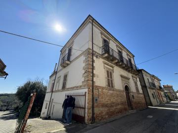 1 - Frisa, Villa