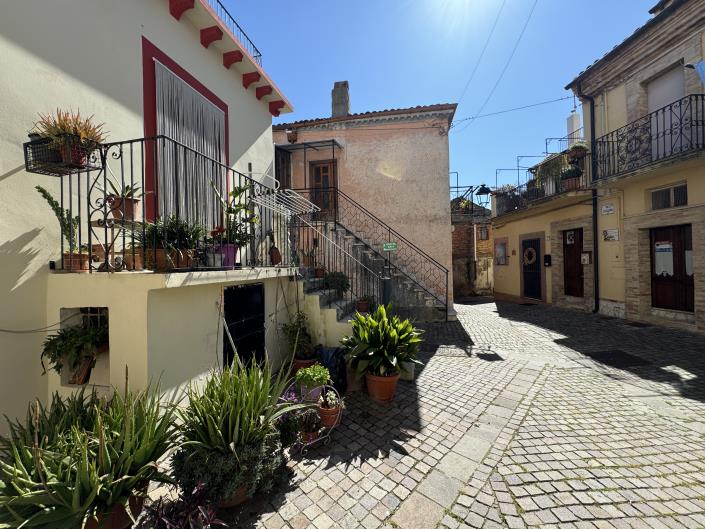 Image No.7-2 Bed Townhouse for sale