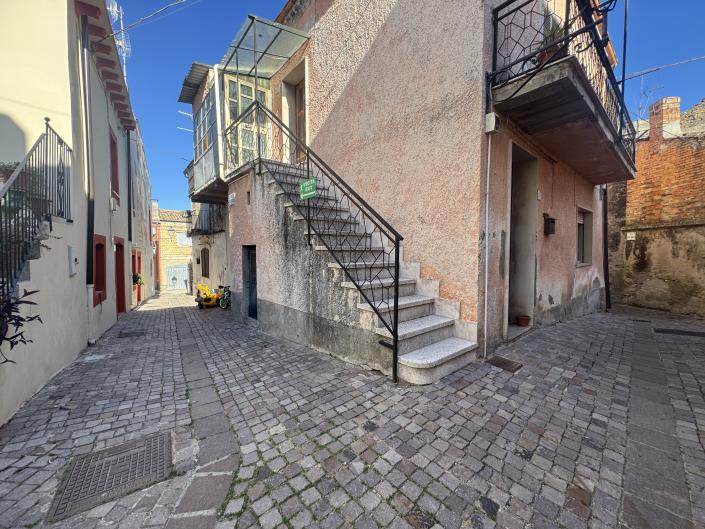 Image No.40-2 Bed Townhouse for sale