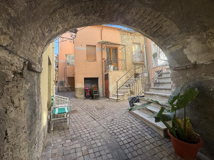 Image No.6-2 Bed Townhouse for sale