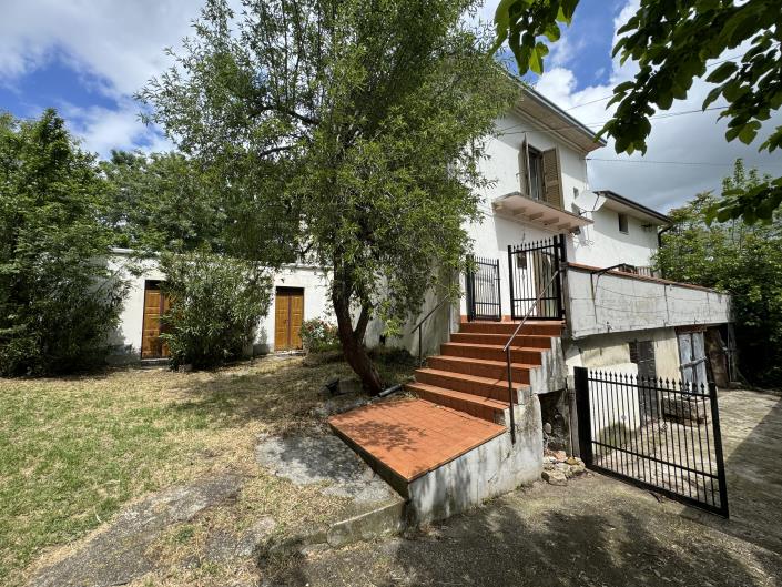Image No.1-Propriété de pays de 4 chambres à vendre à Tornareccio