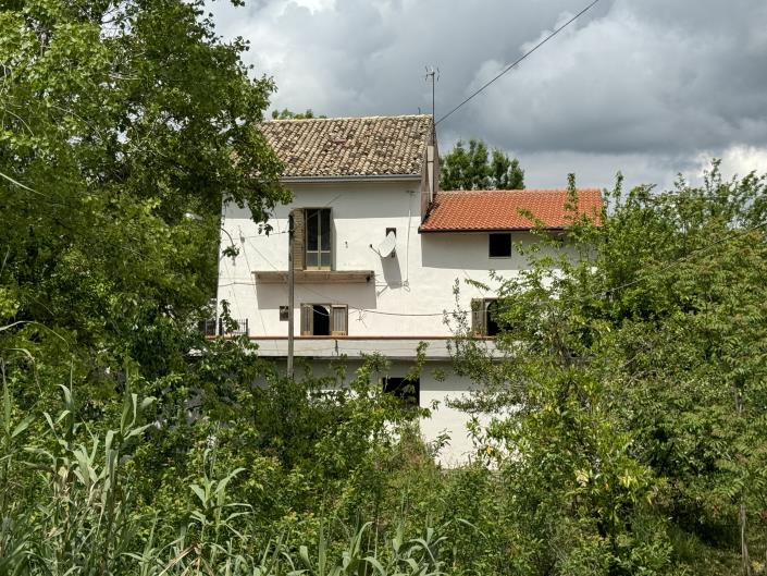 Image No.1-Propriété de pays de 4 chambres à vendre à Tornareccio