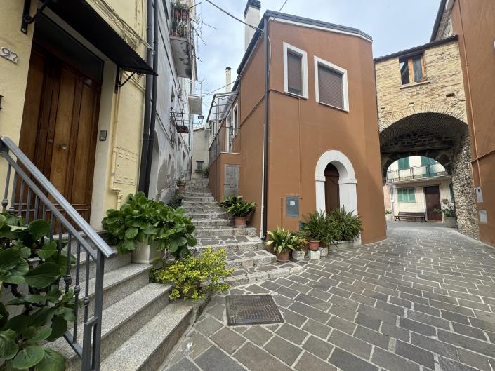 Image No.19-2 Bed Townhouse for sale