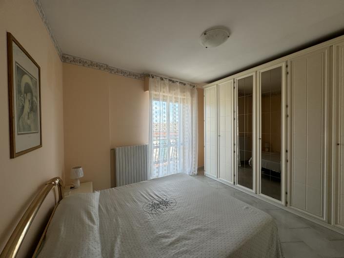 Image No.5-2 Bed Townhouse for sale