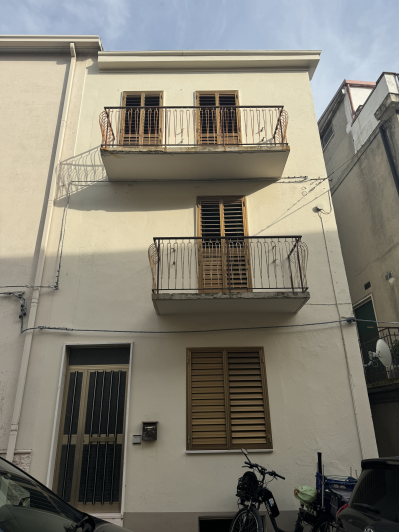 Image No.53-5 Bed Townhouse for sale