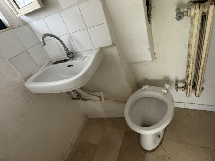 Image No.33-5 Bed Townhouse for sale