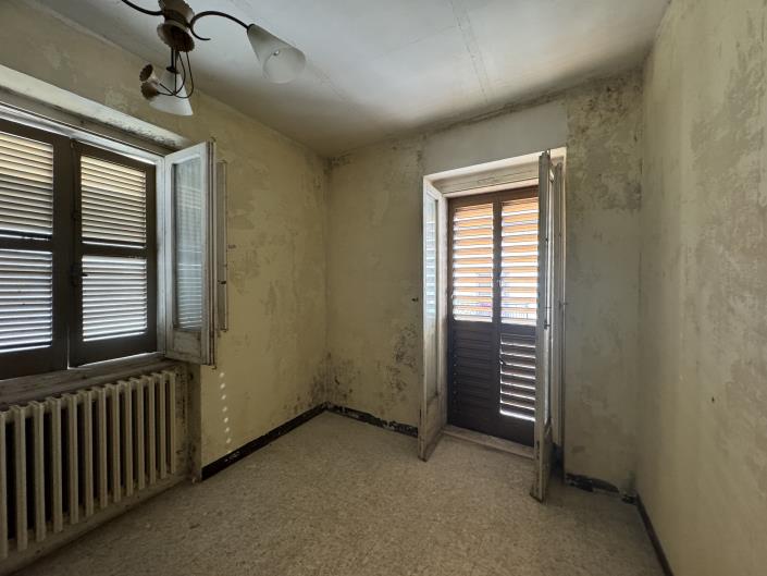 Image No.16-5 Bed Townhouse for sale