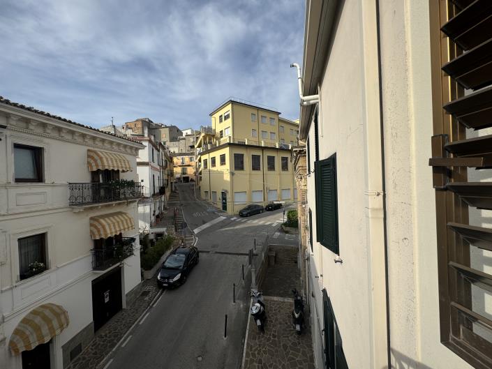 Image No.17-5 Bed Townhouse for sale