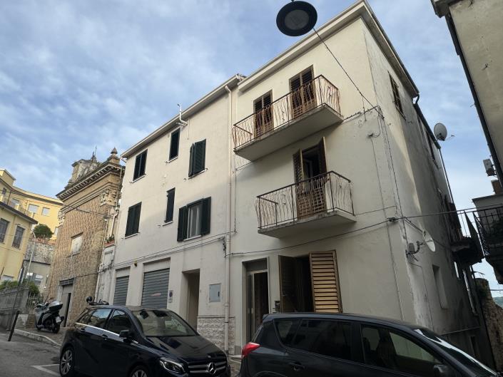 Image No.1-5 Bed Townhouse for sale