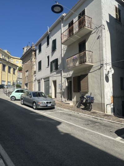 Image No.43-5 Bed Townhouse for sale