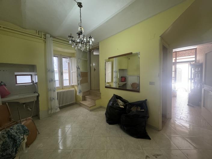 Image No.27-5 Bed Townhouse for sale