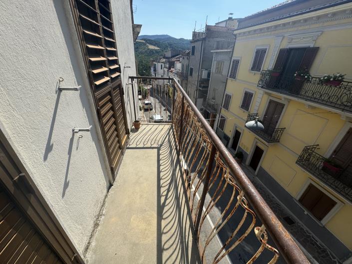 Image No.20-5 Bed Townhouse for sale