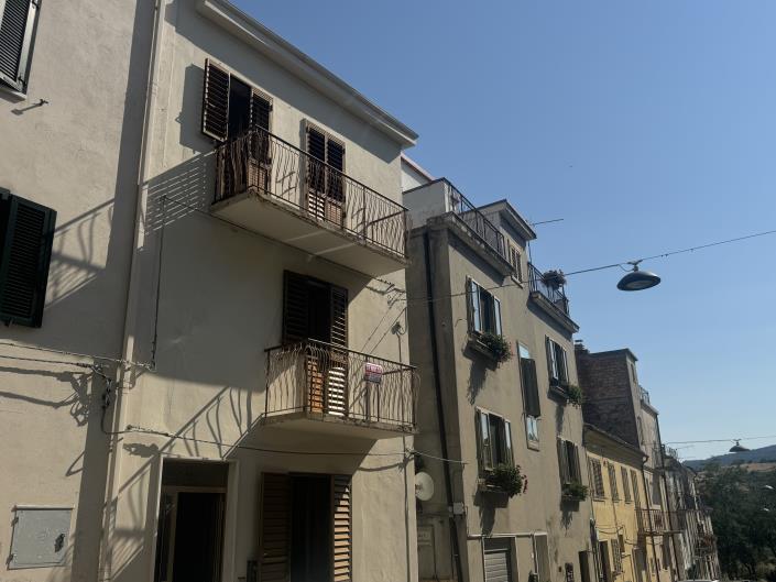 Image No.1-5 Bed Townhouse for sale