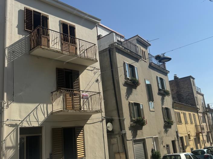 Image No.55-5 Bed Townhouse for sale