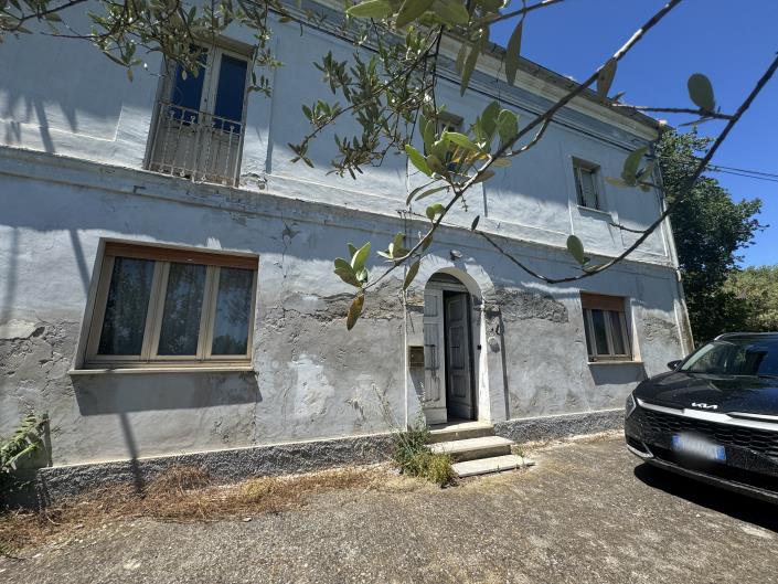 Image No.1-2 Bed Villa / Detached for sale