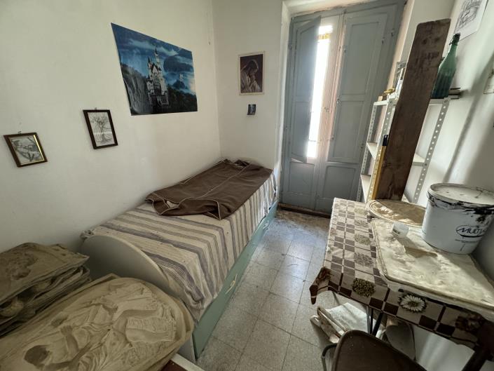 Image No.17-2 Bed Townhouse for sale