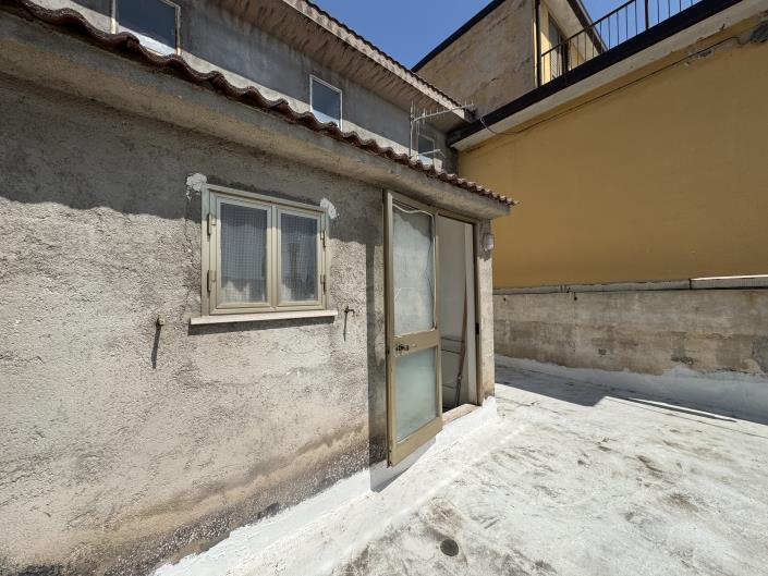 Image No.28-2 Bed Townhouse for sale