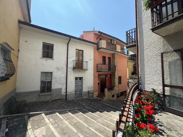 Image No.1-2 Bed Townhouse for sale