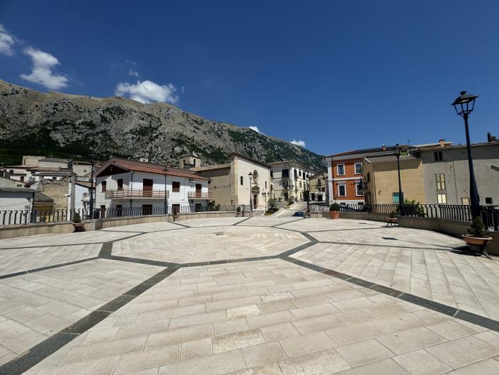 Image No.50-2 Bed Townhouse for sale