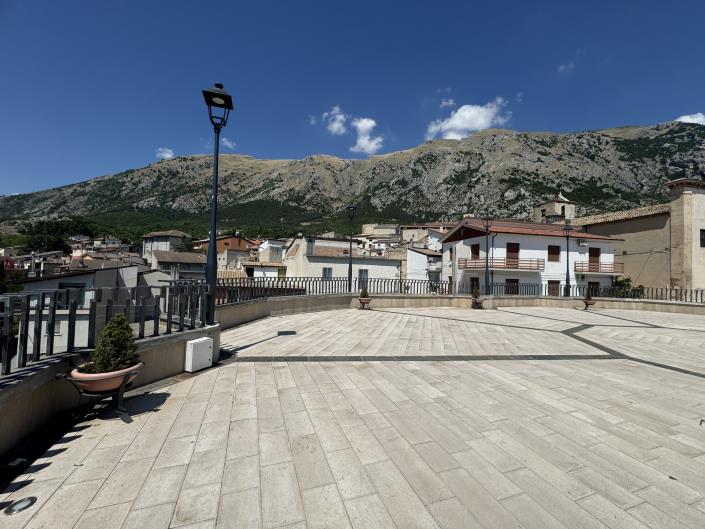 Image No.51-2 Bed Townhouse for sale