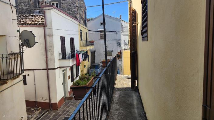 Image No.2-3 Bed Townhouse for sale