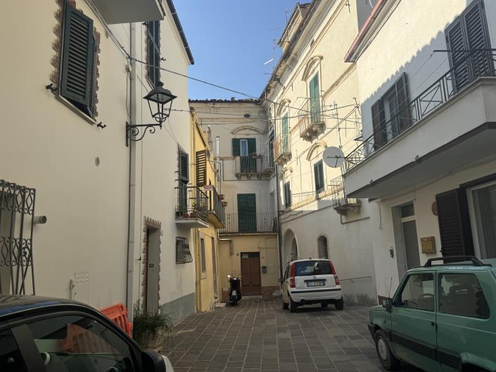 Image No.60-3 Bed Townhouse for sale